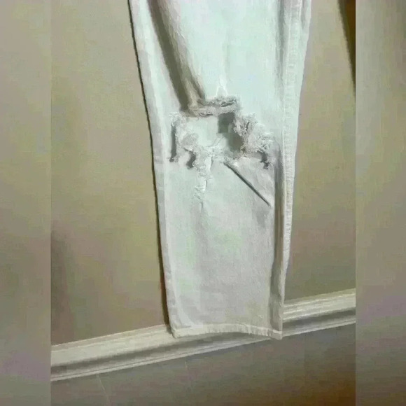 ABERCROMBIE AND FITCH WHITE ANKLE STRAIGHT ULTRA HIGH RISE JEANS - Picture 4 of 7